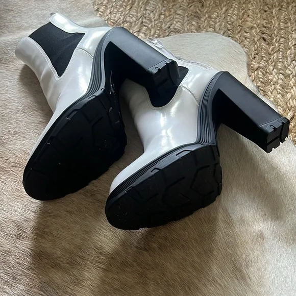 Alexander McQueen Two Tone leather chelsea boots - Picture 11 of 13